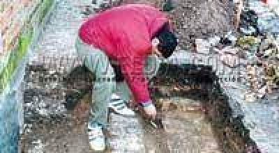 Hallazgos arqueol�gicos en t�neles de la Ciudad  Se encontraron monedas, clavos, restos de botellas gres del sigo XIX, vidrios y utensillos met�licos