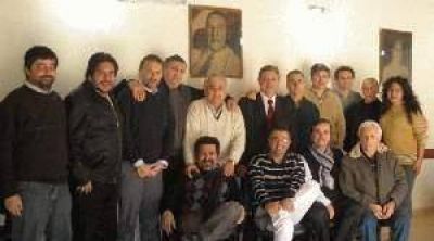 Horacio Gonz�lez se reuni� con dirigentes del peronismo en San Mart�n