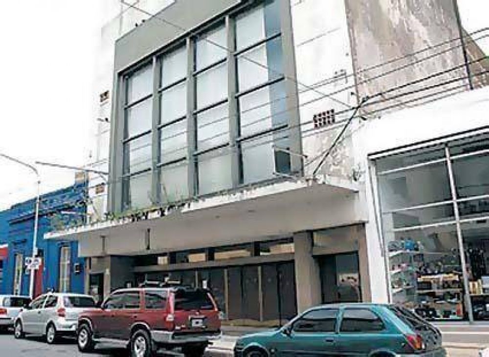 Ex Cine San Mart�n �Me resulta raro que a todo el mundo le niegan el expediente�