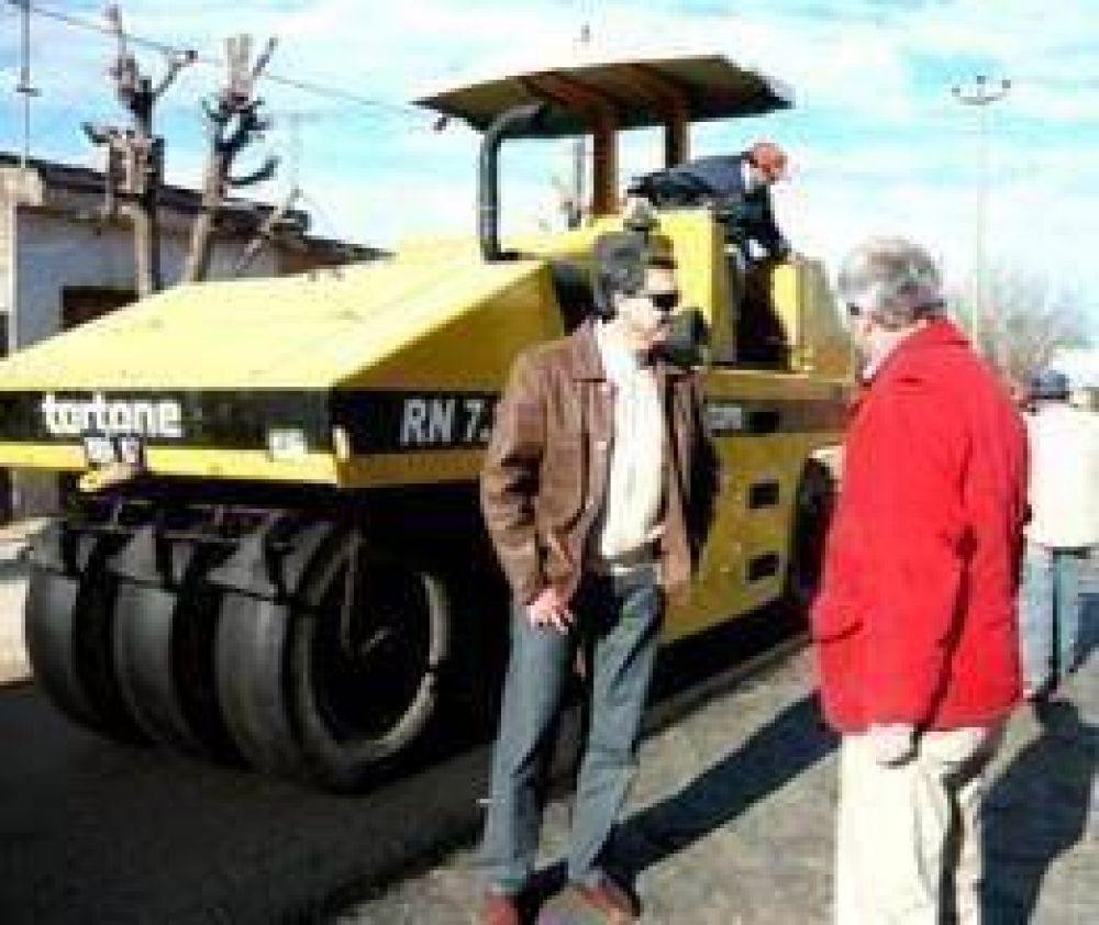 Obras de pavimentaci�n en calle Am�rica