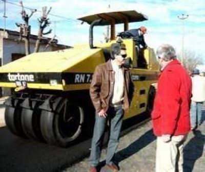 Obras de pavimentaci�n en calle Am�rica