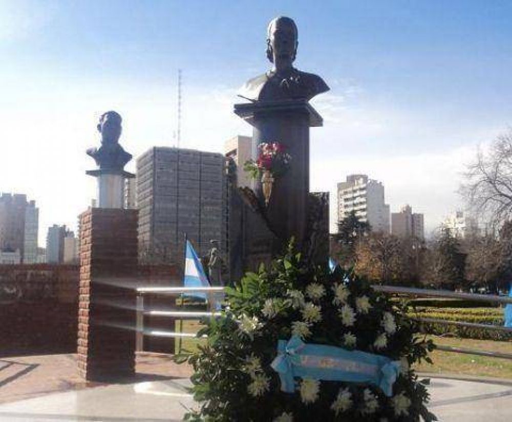  Organizado por la UGP Homenaje en Plaza Moreno: �Eva nos dej� el amor a la Patria�