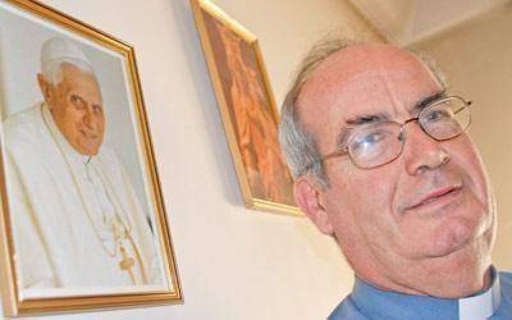 El obispo acepta que el Estado haya aprobado el matrimonio igualitario