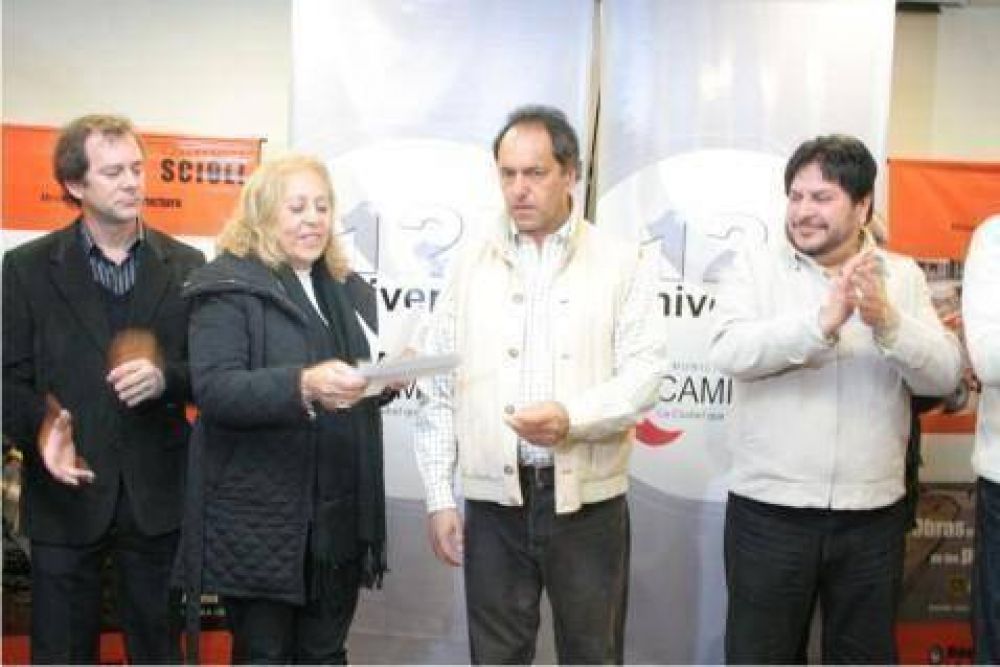 Mejoras para acceder al puerto y al polo petroqu�mico  El Gobernador Scioli y la Intendente Giroldi inauguraron la Av. 6 de Julio