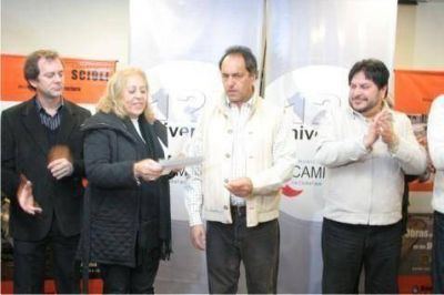 Mejoras para acceder al puerto y al polo petroqu�mico  El Gobernador Scioli y la Intendente Giroldi inauguraron la Av. 6 de Julio