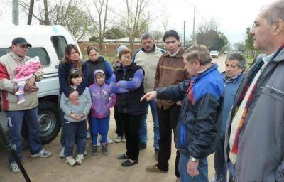 Por cortes reiterados en el servicio de Eden: Concejales del Frente por Campana acompa�aron el reclamo de usuarios de La Josefa