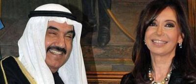 Cristina firm� convenios con el Premier kuwait� y prometi� visitarlo