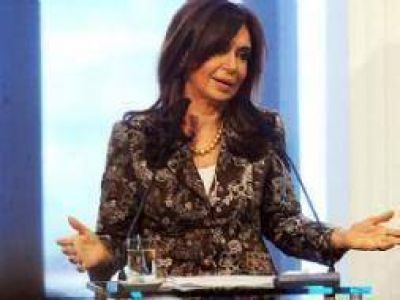 Cristina anunci� aumentos y hubo repercusiones pol�ticas