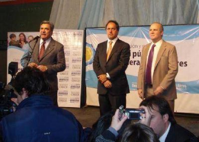 Encuentro de manzaneras en la ciudad con la presencia de Scioli Slezack ponder� el labor de la manzaneras: �Fueron la responsables de que no tuvi�ramos mortalidad infantil en la ciudad�