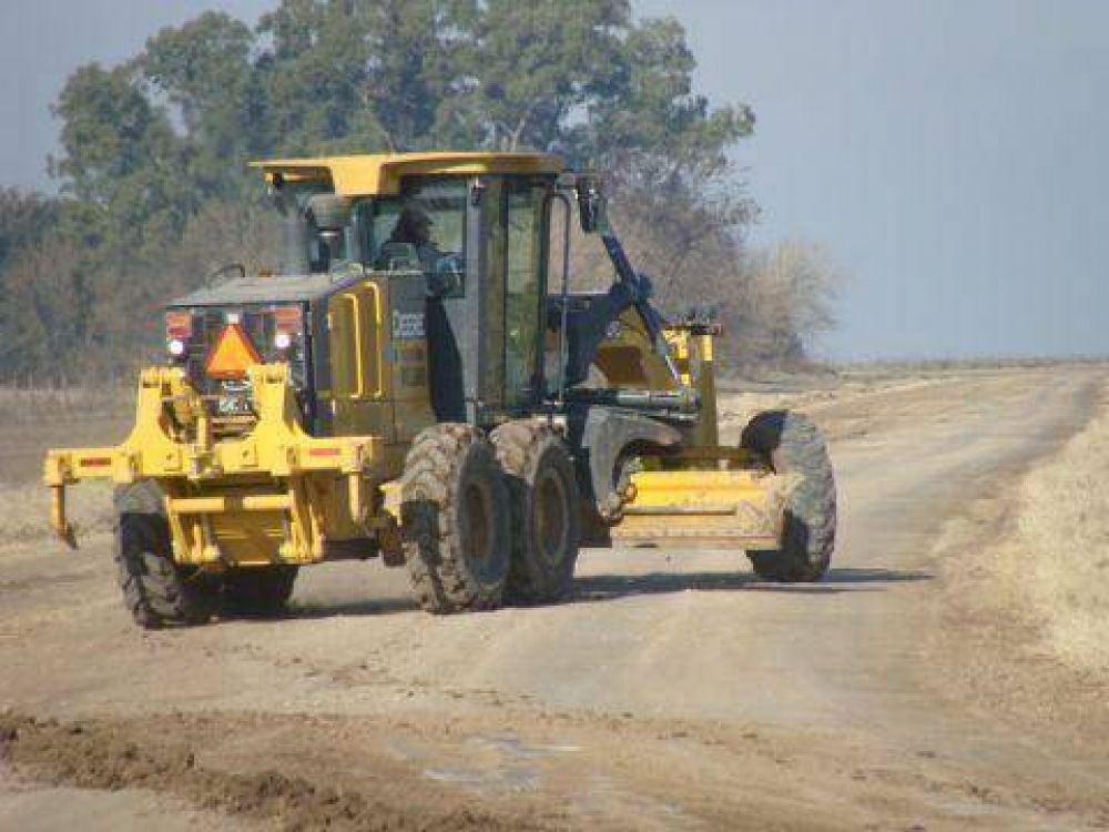 Mantenimiento de caminos M�quinas trabajando en zona rural