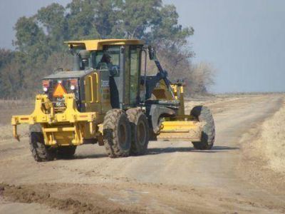 Mantenimiento de caminos M�quinas trabajando en zona rural