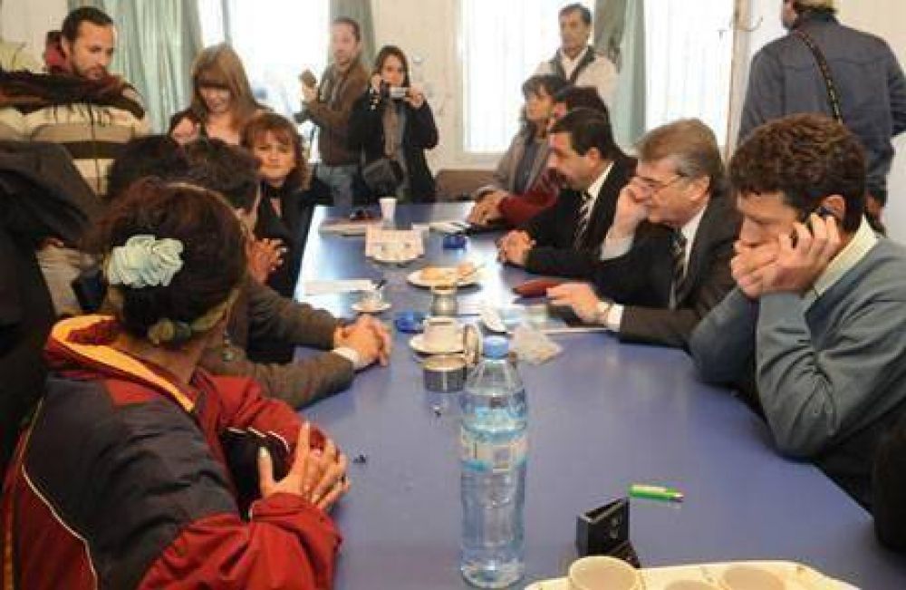 Llegaron a un acuerdo y los manifestantes levantaron el bloqueo al Concejo de Lavalle