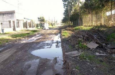 BARRO, BASURA Y RAMAS SIN JUNTAR Reclamos de vecinos del barrio El Quinto