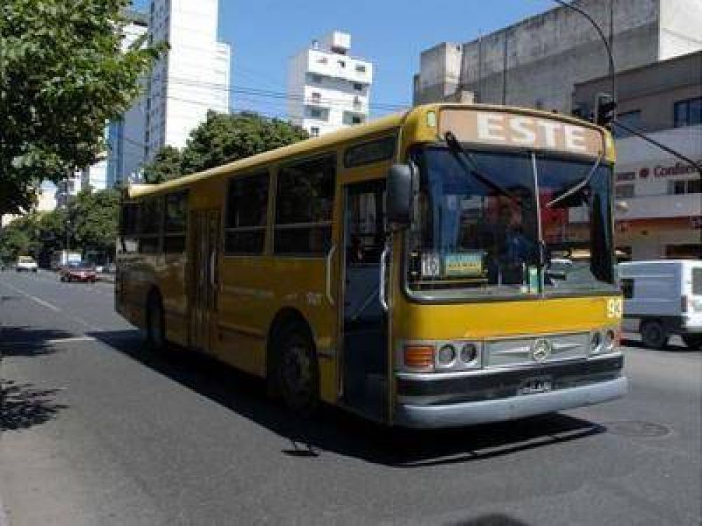 Tomarse un bondi en La Plata es "un verdadero calvario"