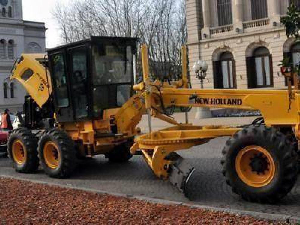 Presentan nueva maquinaria para el mejoramiento de caminos rurales