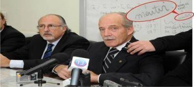 No mentir�s. Una pizarra, inscripciones y f�rmulas en la convocatoria del gobierno provincial para los inversores en el Puerto de Santa Fe.