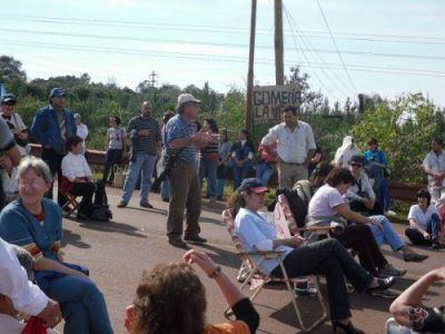 Empleados del SAMIC vuelven al corte de ruta y llaman a una asamblea Provincial