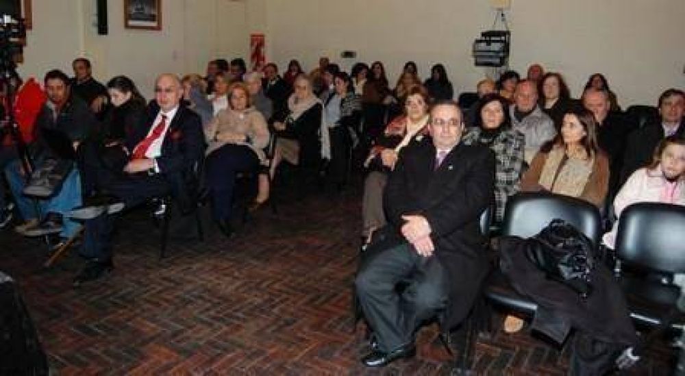 La Biblioteca Mitre recibi� un proyector y fue sede del cierre de los festejos 