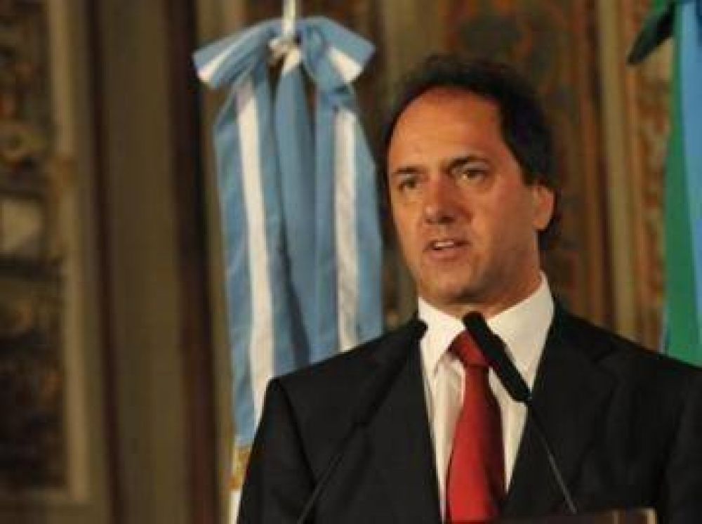 Scioli llega con subsidios y para disertar sobre medio ambiente