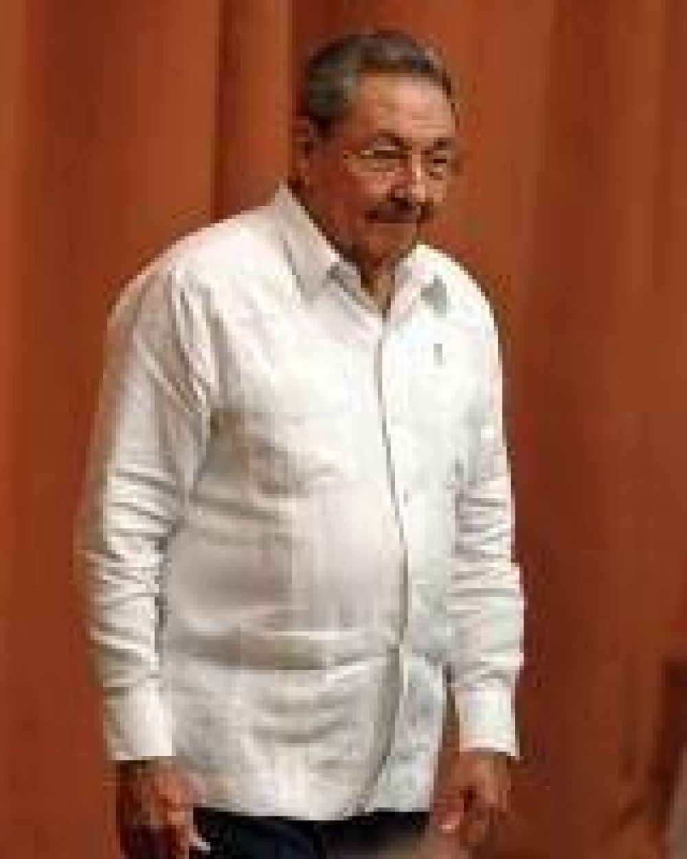 R�gimen cubano anuncia reducci�n de empleo p�blico y autoriza peque�os negocios privados