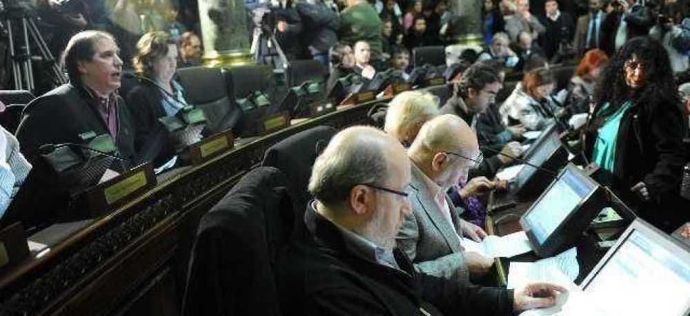 El macrismo no descarta ampliar la investigaci�n de las escuchas a legisladores y Montenegro