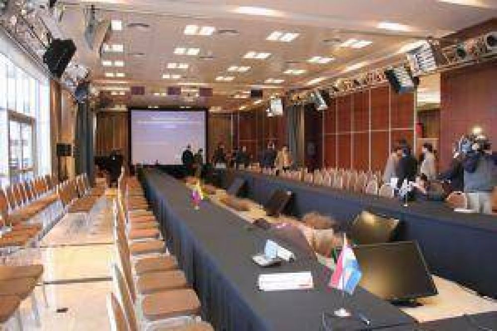 Cumbre: M�s de 200 personas trabajaron en la previa   