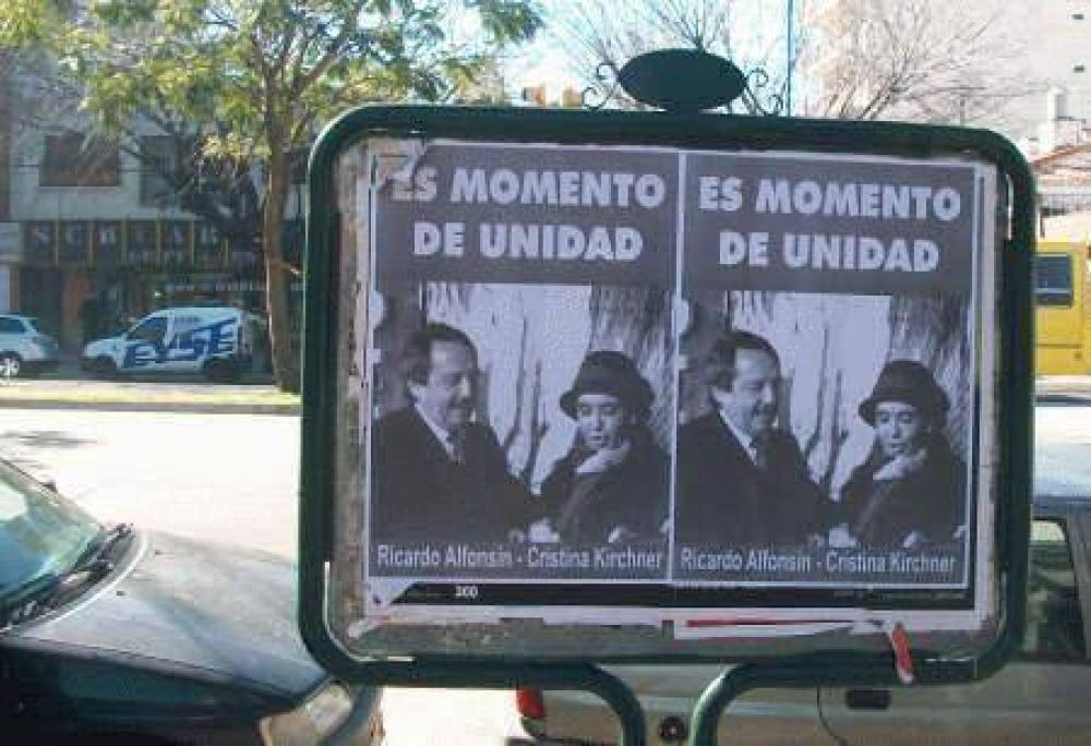 �Qui�n empapel� la zona norte con afiches de Ricardo Alfonsin y Cristina Fern�ndez?