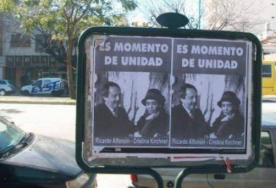 �Qui�n empapel� la zona norte con afiches de Ricardo Alfonsin y Cristina Fern�ndez?