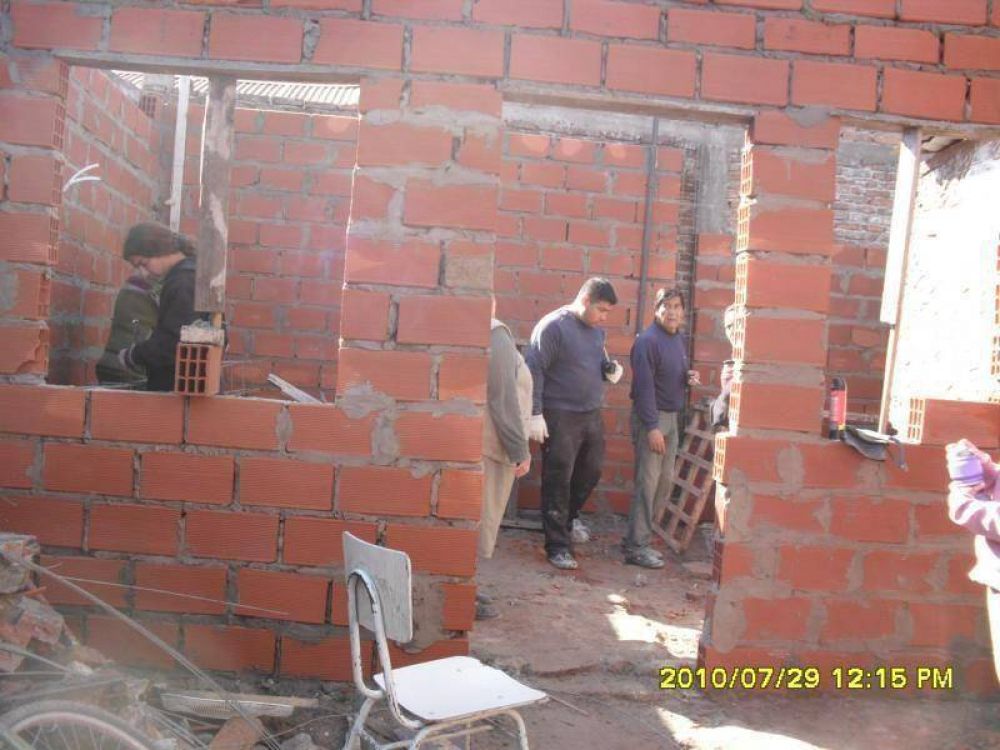 REFACCIONAN VIVIENDA EN BURZACO 