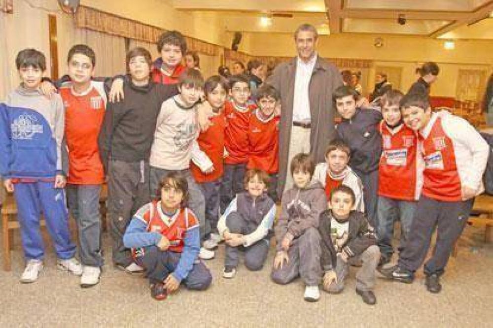 El intendente, Ing. Jorge Ferraresi, visit� el Club Social y Deportivo �Villa Ideal�