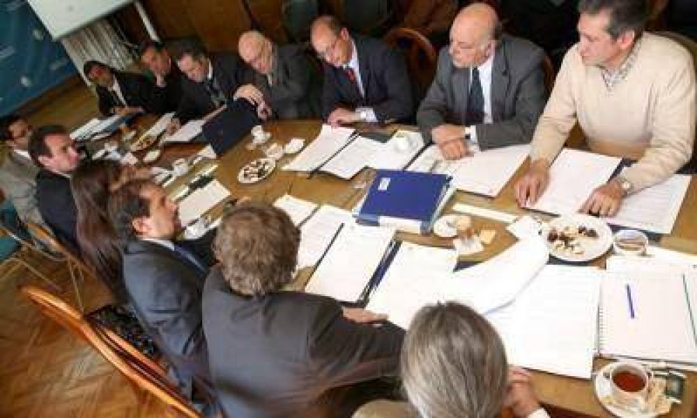 La oposici�n pide una empresa austera
