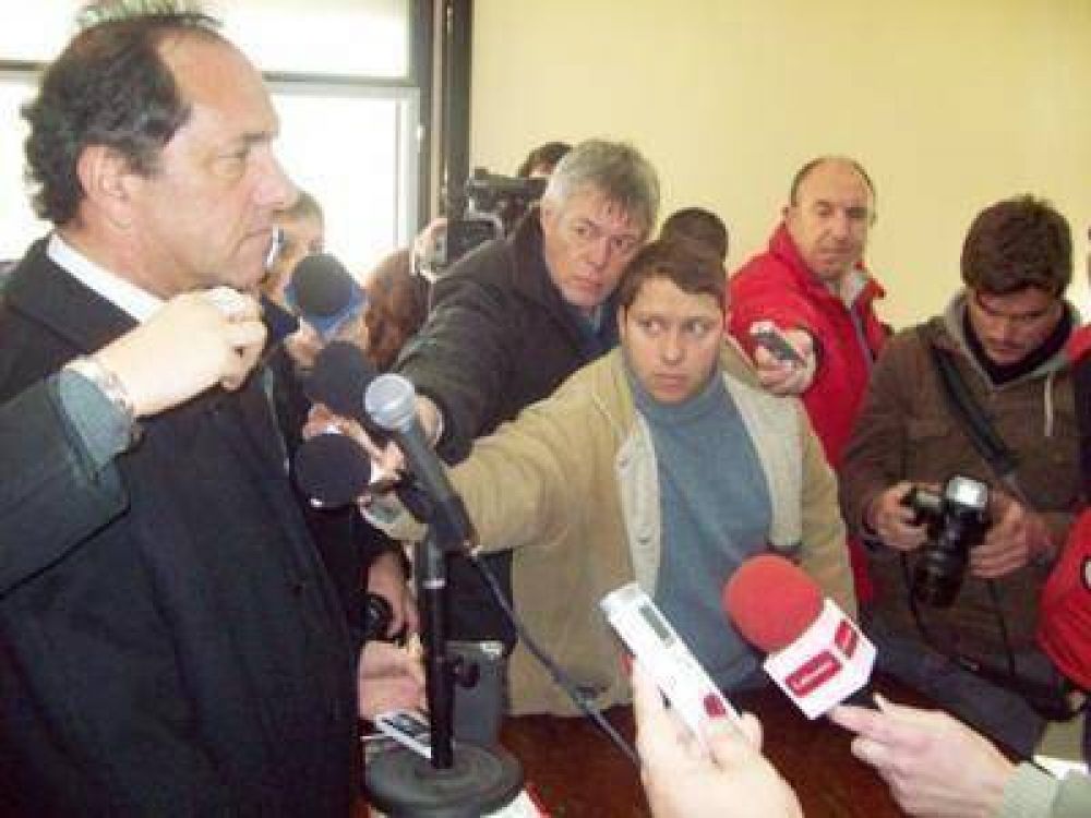 Scioli entreg� $ 420 mil, una ambulancia e inaugur� el Jard�n 915