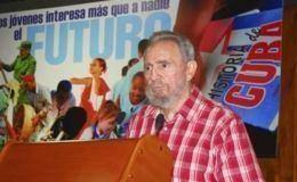 Fidel Castro present� su primer tomo de memorias 
