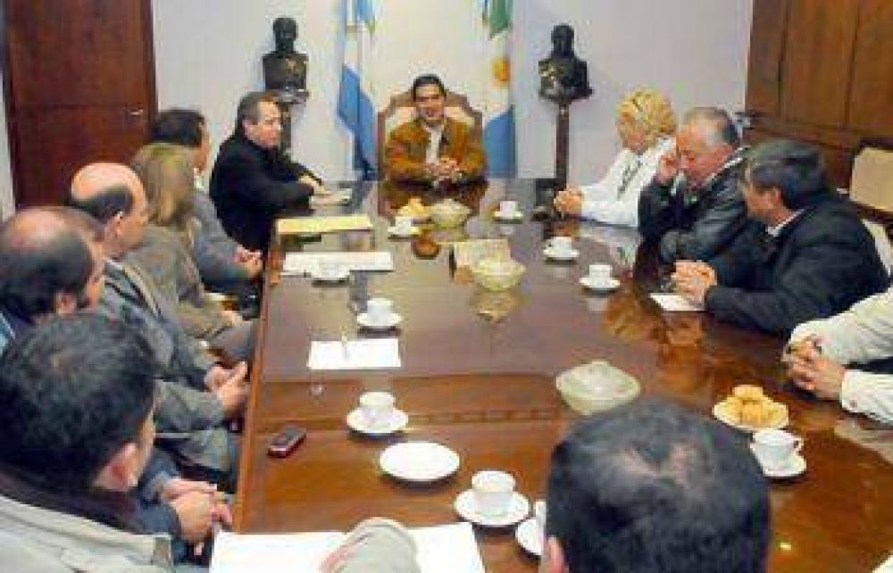 Fontana: El Gobierno analiza programa de financiamiento para los trabajadores municipales 