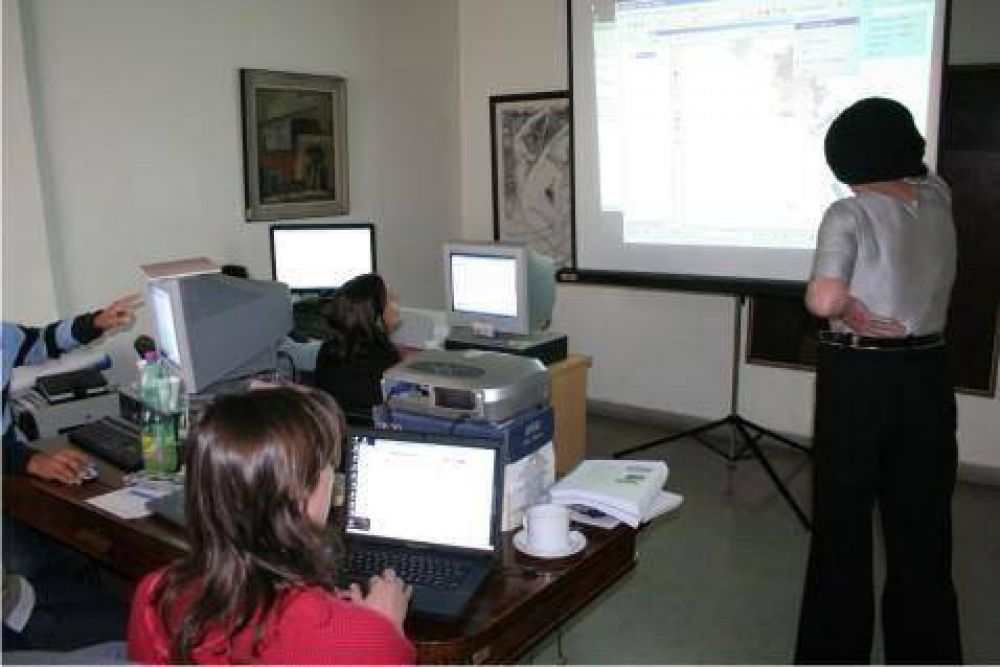 Planeamiento, Obras y Servicios P�blicos  El Municipio particip� de una Jornada de Capacitaci�n en Sistemas de Informaci�n Geogr�fica
