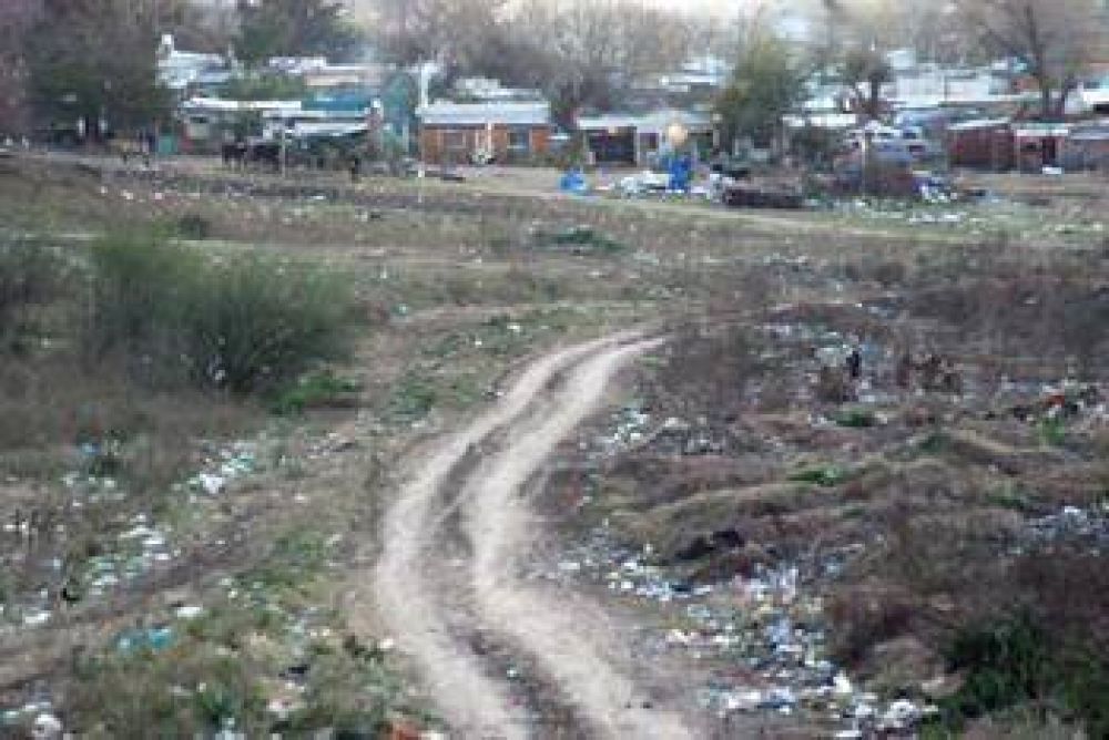 En Villa Massoni Varias quejas por el basural detr�s del Club Belgrano
