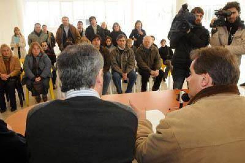 La Municipalidad firm� el contrato para abastecer de gas a barrios de la ciudad