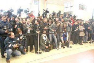 El Centro C�vico sitiado por periodistas del mundo 