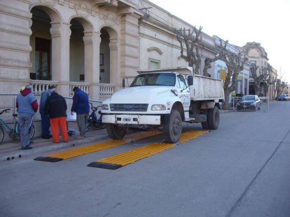 San Andres de Giles - RECIBIO EL MUNICIPIO LA PLATAFORMA PARA PESAJE POR EJES DEL TRANSPORTE DE CARGA Una inversi�n de 40.500 pesos 
