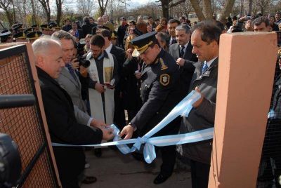 Presidente Per�n - Se inauguraron Comisar�a de la Mujer y Centro de Monitoreo  GOBERNADOR SCIOLI: �AN�BAL SEGU� AS�, TEN�S TODO MI APOYO�.