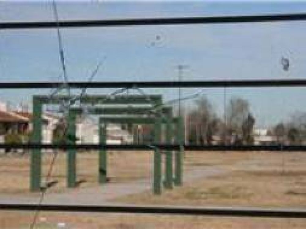 Realizan destrozos en el CIC de Campana