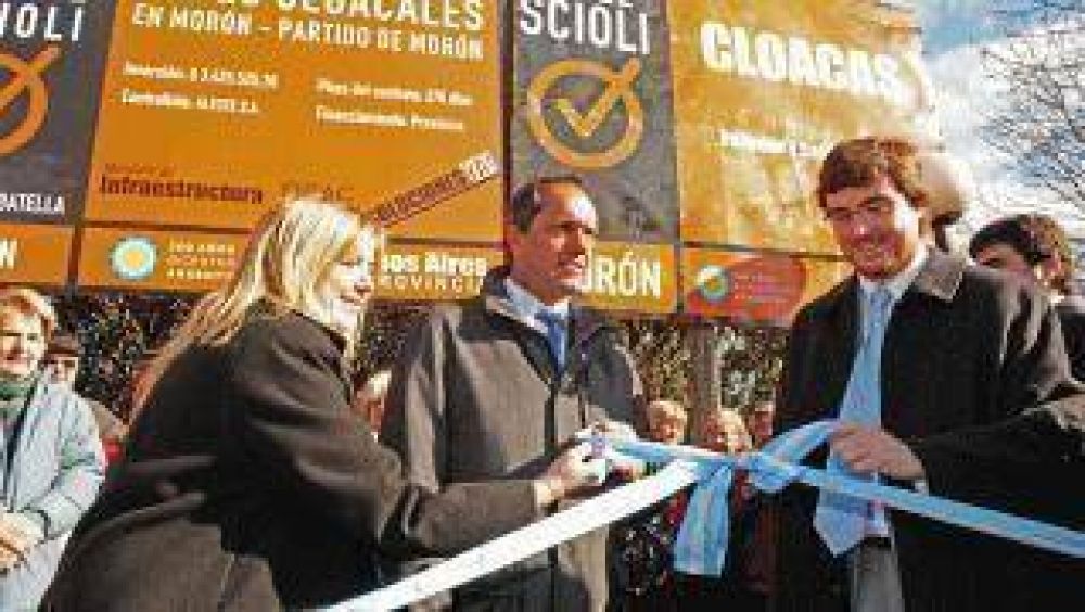 Anuncio e inauguraci�n de obras cloacales en Mor�n