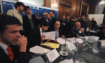  Escuchas: luego del esc�ndalo, contin�a en la Legislatura la reuni�n por el juicio a Macri  
