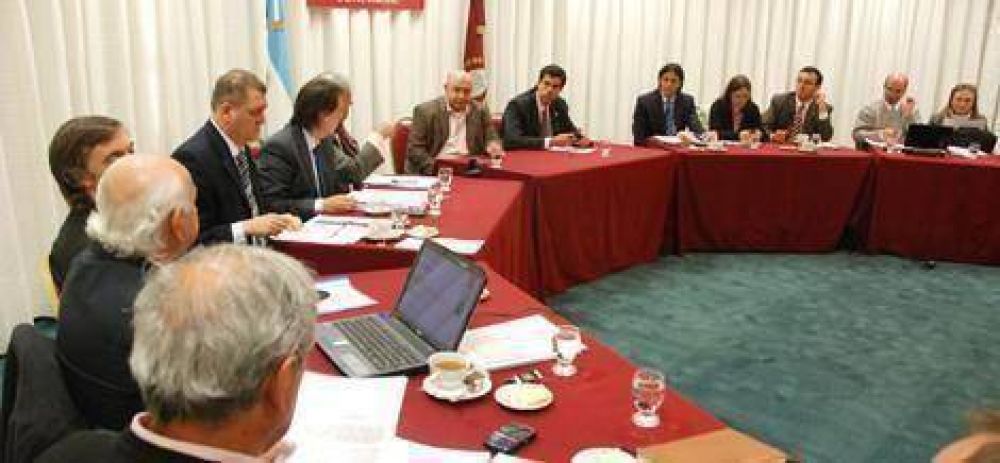 La Provincia de Salta emitir� tarjetas para todos sus programas alimentarios