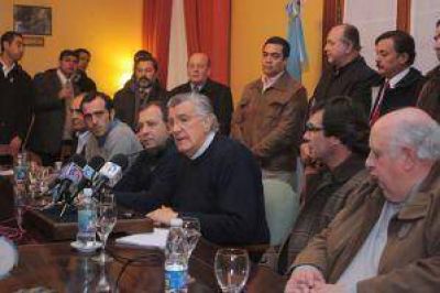 La cumbre aceler� la concreci�n del t�nel   