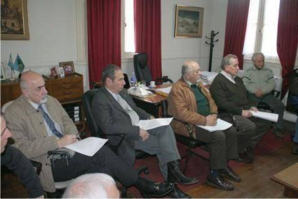 En defensa de nuestras islas  La Comisi�n Pro Defensa de L�mites llev� a cabo su primera reuni�n