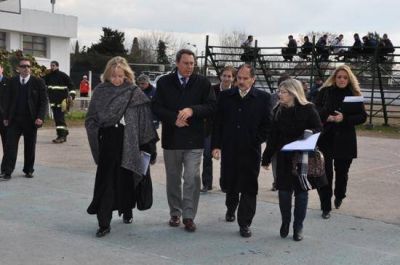 Ricardo Casal y la presidenta de la Corte Suprema provincial en Ituzaing�