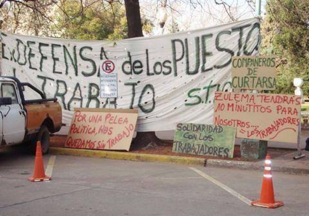 El Sindicato del Cuero volvi� a protestar frente a la Casa Municipal