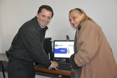 GRAY INAUGUR� LA PRIMERA AULA INTERACTIVA EN ENCHEVER�A