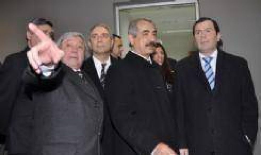 �La Provincia trabaja en obras, recursos humanos y camina firme a su futuro� 